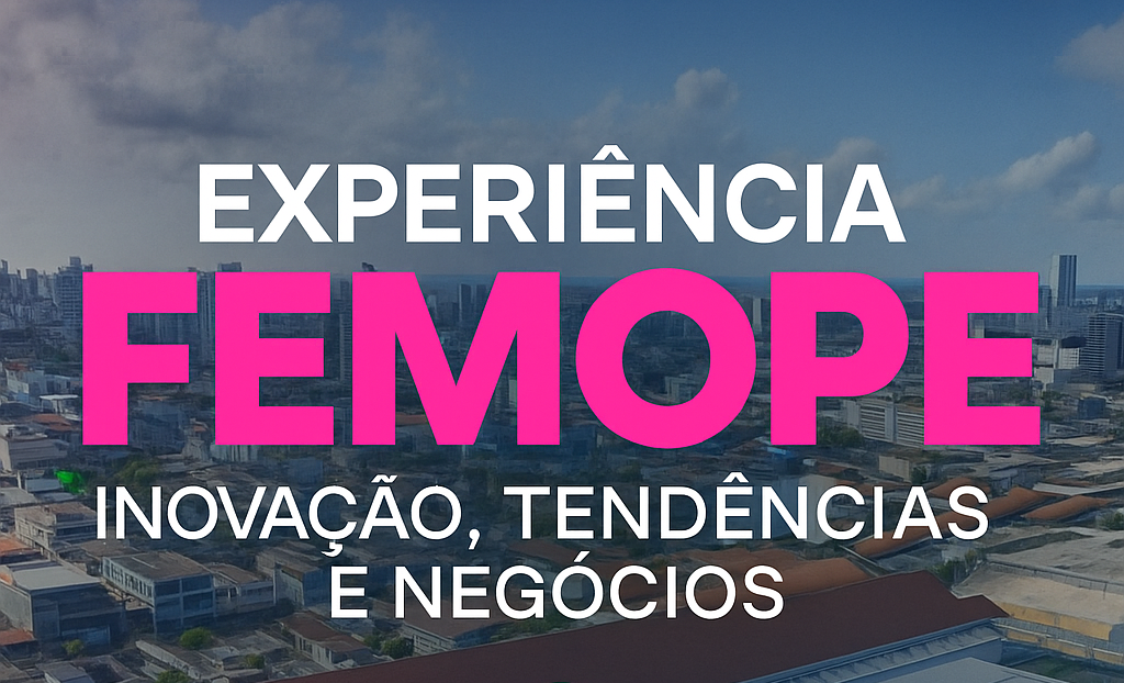 Público acompanhando palestra na arena de conteúdo